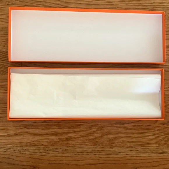 Hermes Tie Box with white Tissue paper inside - Picture 3 of 5